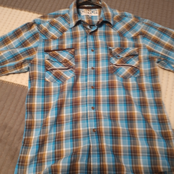 Medium long sleeve cinch pearl snap . - Picture 2 of 3